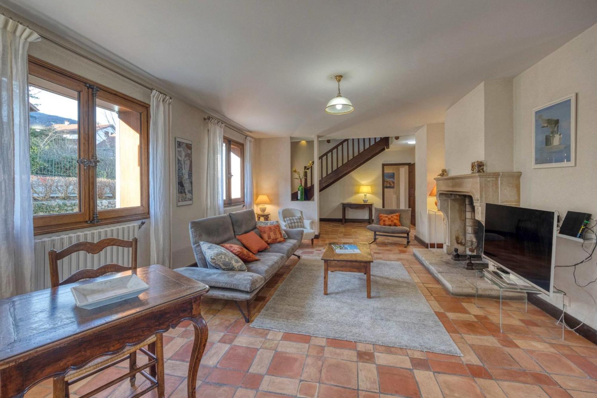 #Hp La Maison Des Lilas Large Family House Sleeps 12 Garden Seyssinet Екстериор снимка